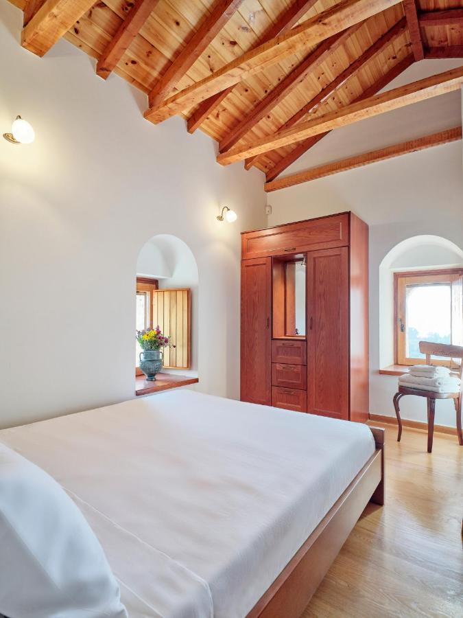 Villa Petreas Castle Kardhamili Esterno foto