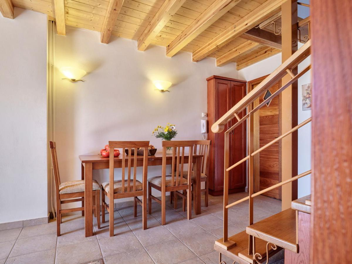 Villa Petreas Castle Kardhamili Esterno foto