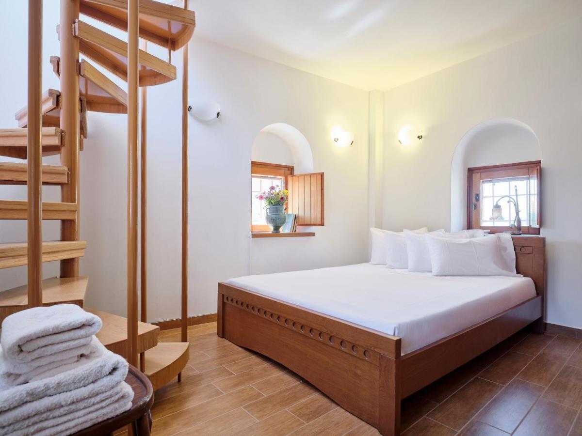 Villa Petreas Castle Kardhamili Esterno foto