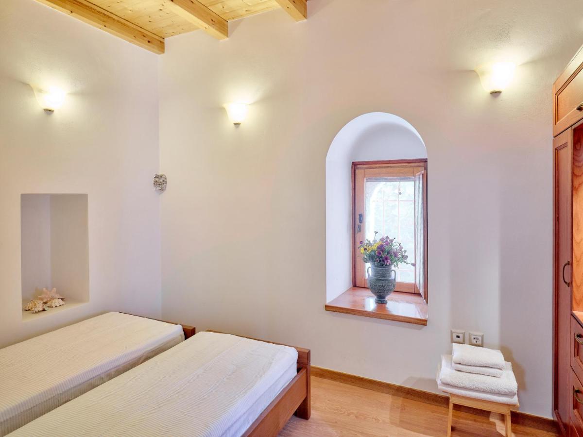 Villa Petreas Castle Kardhamili Esterno foto