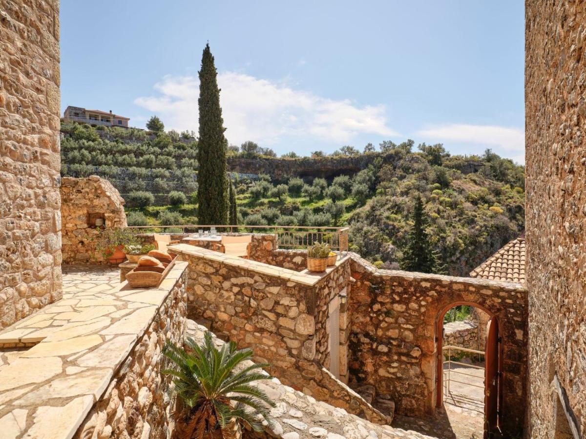 Villa Petreas Castle Kardhamili Esterno foto