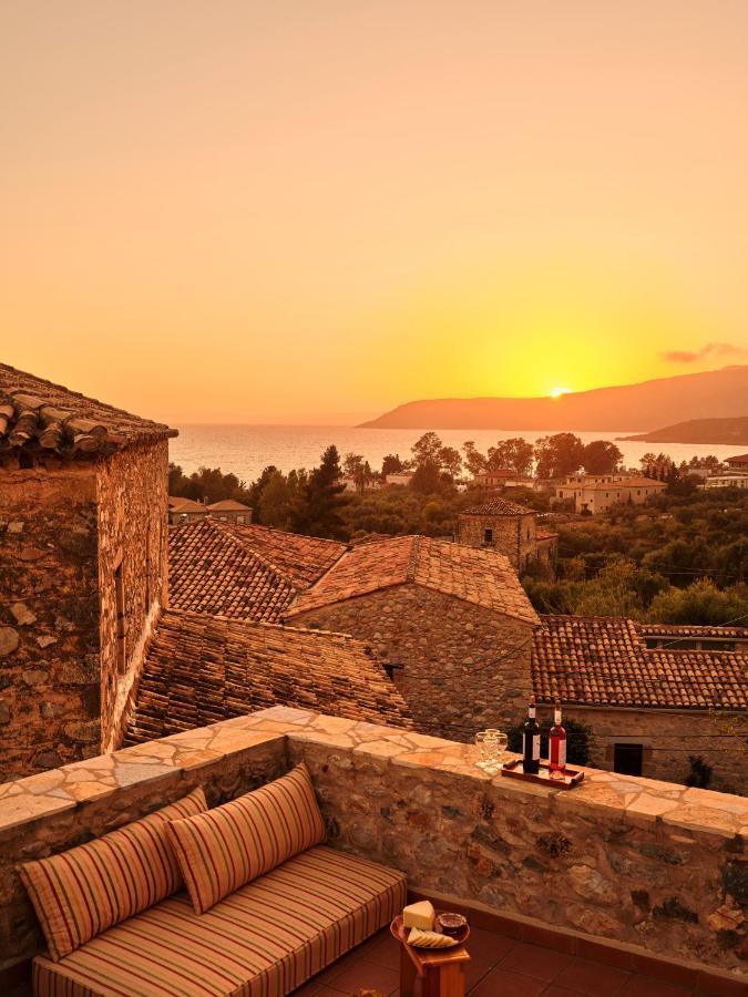 Villa Petreas Castle Kardhamili Esterno foto